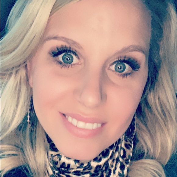 Meet your Posher, Jennifer - Picture 3 of 5